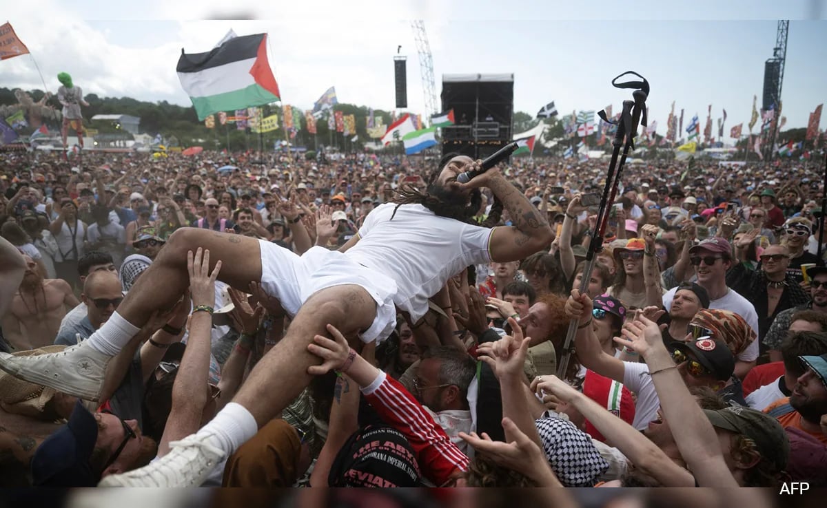 BBC съжалява, че не спира Glastonbury Livestream на Bob Vylan 