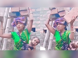 सिर पर ईंटों का बोझ, पीठ पर बच्चा...मां की मेहनत का दर्द भरा वीडियो हुआ वायरल, देख भर आएंगी आंखें सिर पर ईंटों का बोझ, पीठ पर बच्चा...मां की मेहनत का दर्द भरा वीडियो हुआ वायरल, देख भर आएंगी आंखें