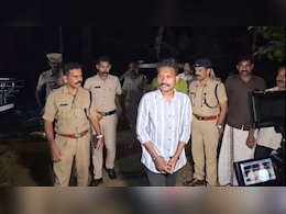 केरल से रोंगटे खड़े कर देने वाला खुलासा: त्रिशूर में नवजात शिशुओं की हड्डियों के साथ युवक पहुंचा थाने केरल से रोंगटे खड़े कर देने वाला खुलासा: त्रिशूर में नवजात शिशुओं की हड्डियों के साथ युवक पहुंचा थाने