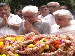 Captain Sumeet Sabharwal's Grieving 88-Year-Old Father Pays Final Tribute Captain Sumeet Sabharwal's Grieving 88-Year-Old Father Pays Final Tribute