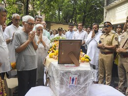 Sumeet Sabharwal Tribute: थरथरत्या हातांनी मुलाला श्रद्धांजली वाहिली, हृदय पिळवटून टाकणारा VIDEO