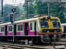 Mumbai Local News: मुंबईकरांचे हाल! एक्सप्रेसमध्ये मोठा बिघाड, मध्य रेल्वेची वाहतूक विस्कळीत; वाचा अपडेट Mumbai Local News: मुंबईकरांचे हाल! एक्सप्रेसमध्ये मोठा बिघाड, मध्य रेल्वेची वाहतूक विस्कळीत; वाचा अपडेट