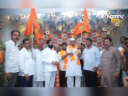 Eknath Shinde: ठाकरे गटाला खिंडार! माजी आमदारासह  700 कार्यकर्त्यांनी हाती घेतले शिवधनुष्य