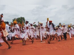 Pandharpur Wari: विठुरायाची भेट अपूर्ण राहिली! माऊलींच्या पालखी सोहळ्यात 2 वारकऱ्यांचा मृत्यू Pandharpur Wari: विठुरायाची भेट अपूर्ण राहिली! माऊलींच्या पालखी सोहळ्यात 2 वारकऱ्यांचा मृत्यू