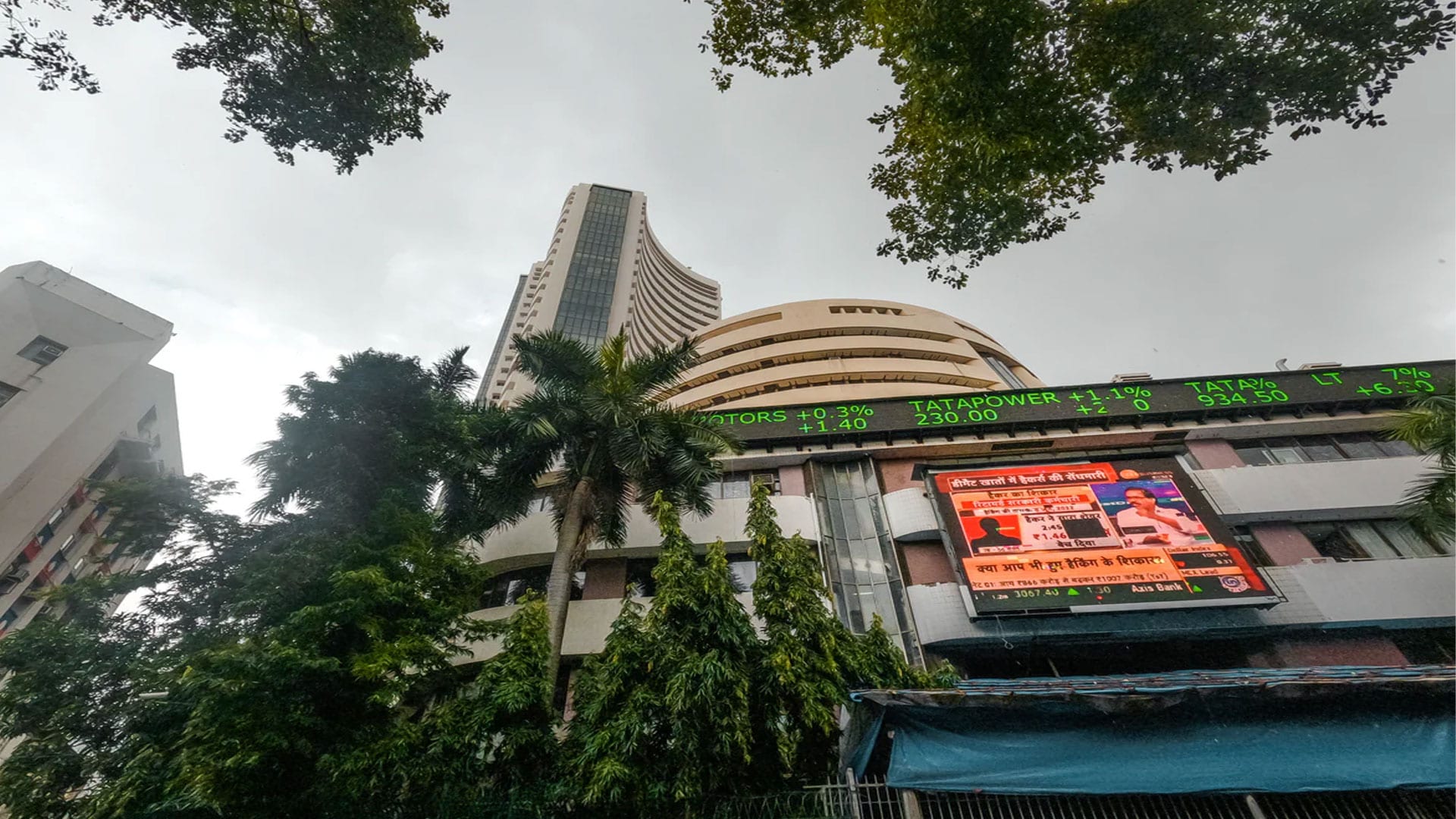 Video : Sensex Jumps 900 Points After Trump Announces Israel-Iran Ceasefire