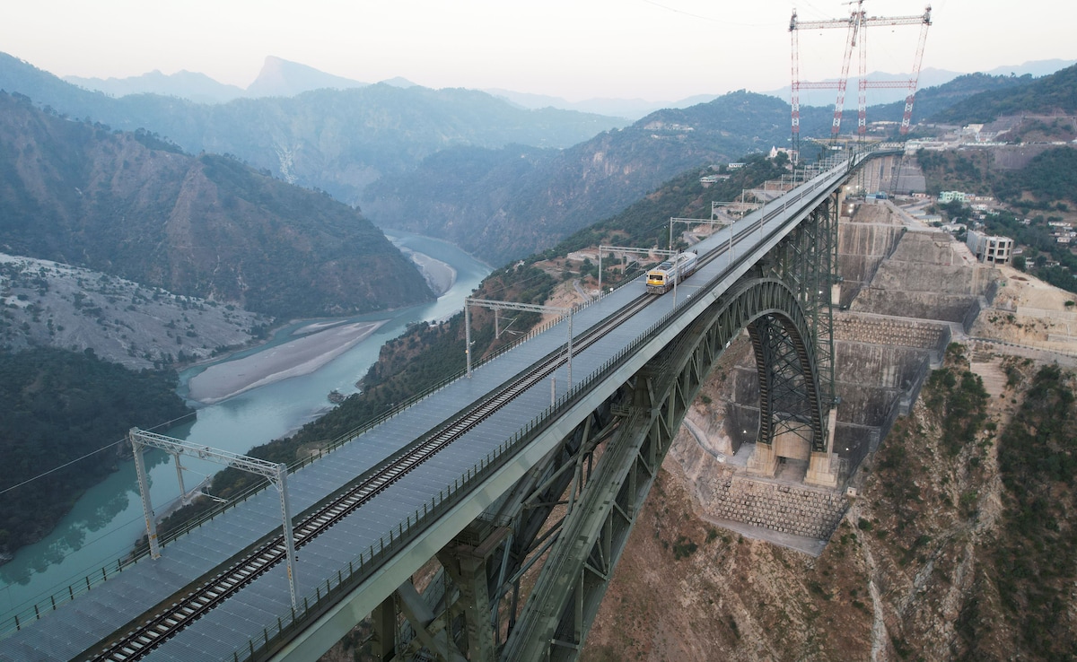 The steel arc bridge is 1,315 metres long and it has been engineered to withstand seismic conditions and strong winds over 260 kmph. The steel arc bridge is 1,315 metres long and it has been engineered to withstand seismic conditions and strong winds over 260 kmph.
