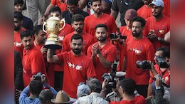 Bengaluru Stampede: चिन्नास्वामी स्टेडियम के बाहर भगदड़ मामले में विराट कोहली के खिलाफ शिकायत दर्ज