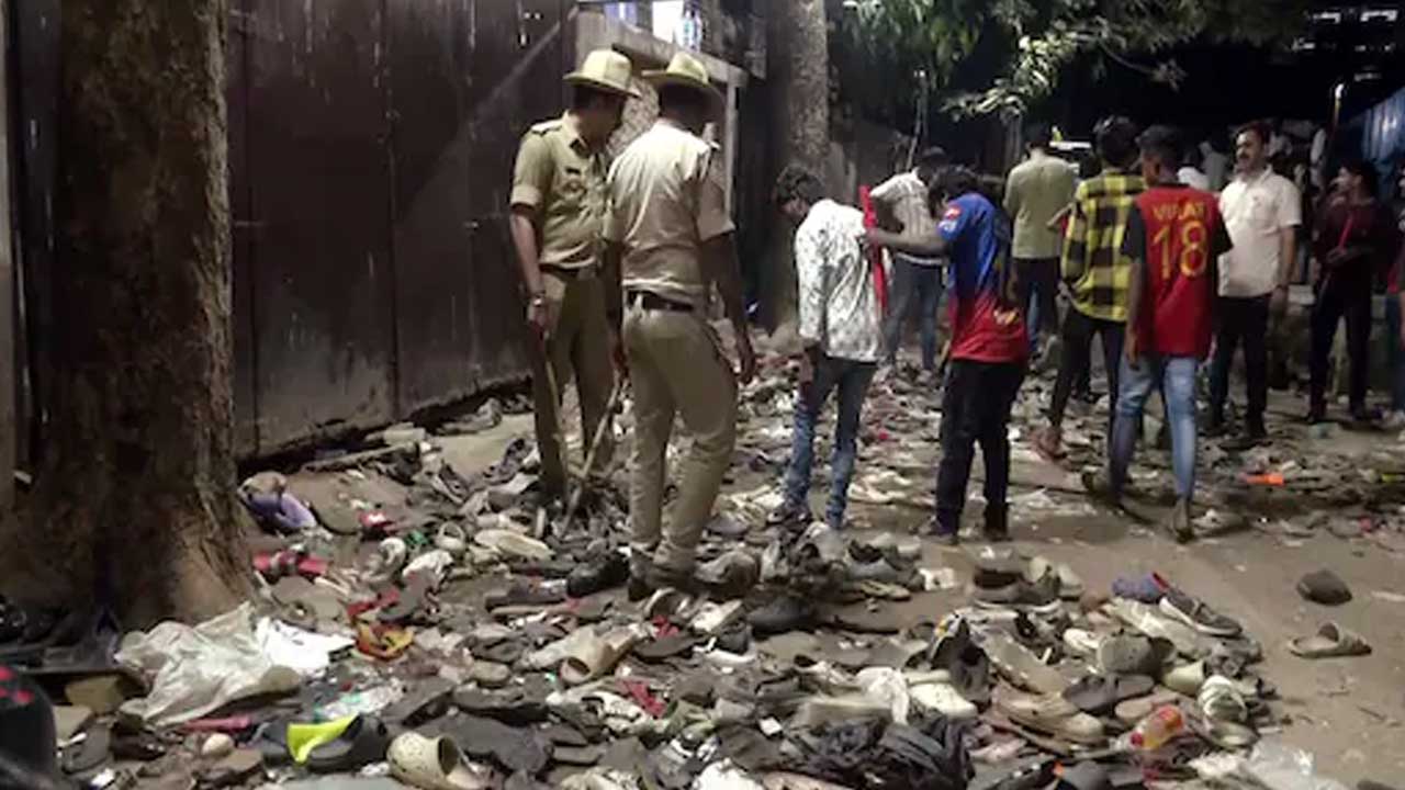 Siddaramaiah's Kumbh Parallel After Bengaluru Stampede, BJP's "Selfie" Reply