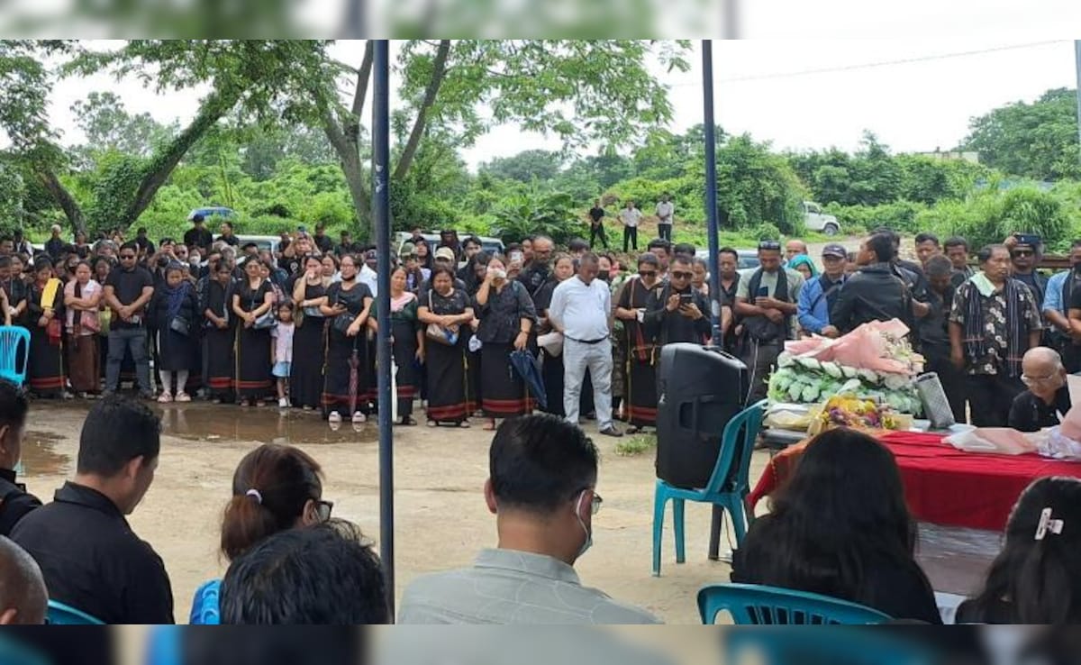 The funeral was held at 11:00 am, followed by her burial at the town cemetery. 