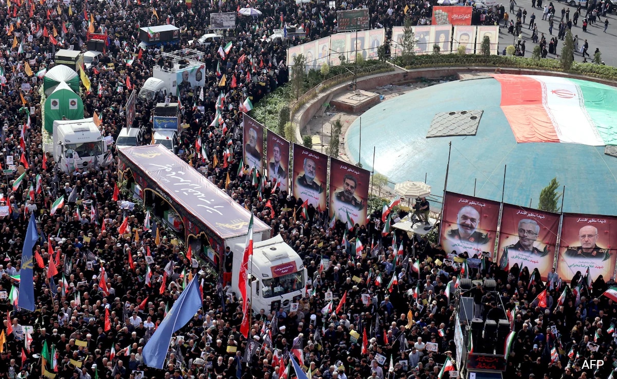 Иран започна държавна погребална служба в събота за около 60