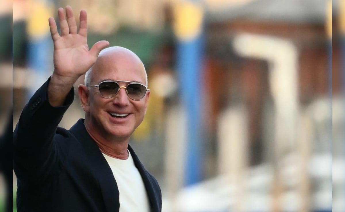 Jeff Bezos waves as he leaves the Hotel. Many celebs also arrived in the Italian city for the three-day wedding party. Jeff Bezos waves as he leaves the Hotel. Many celebs also arrived in the Italian city for the three-day wedding party.