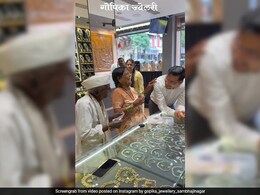 Maharashtra Jeweller Explains Why He Gave Mangalsutra For Rs 20 To Elderly Couple Maharashtra Jeweller Explains Why He Gave Mangalsutra For Rs 20 To Elderly Couple
