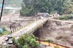 Severe Flooding In Himachal's Kullu After Cloud Burst in Brahmaganga, Roads Blocked Severe Flooding In Himachal's Kullu After Cloud Burst in Brahmaganga, Roads Blocked