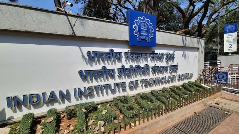 IIT Powai : विद्यार्थ्यांची सुरक्षा धोक्यात? गुप्तहेराचे 14 दिवस वसतिगृहात बेकायदेशीर वास्तव्य, लेक्चर्सना हजेरी IIT Powai : विद्यार्थ्यांची सुरक्षा धोक्यात? गुप्तहेराचे 14 दिवस वसतिगृहात बेकायदेशीर वास्तव्य, लेक्चर्सना हजेरी