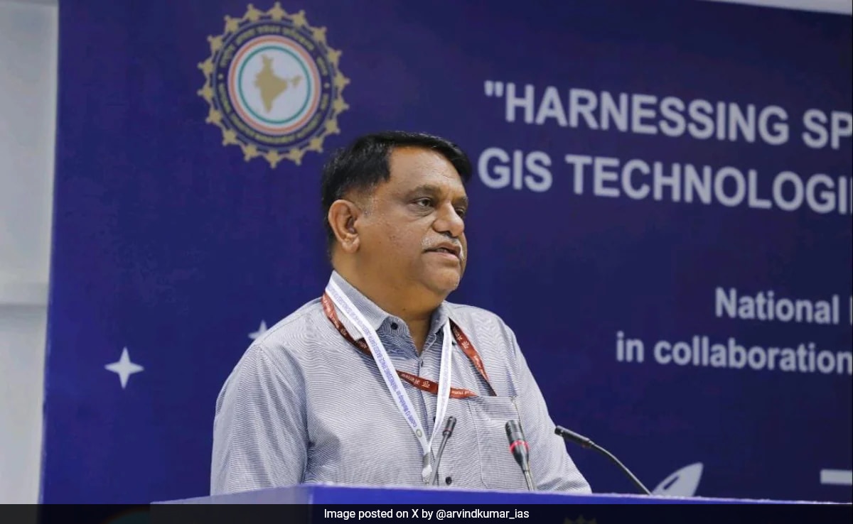 Хайдерабад Специалният главен секретар в Телангана Арвинд Кумар е призован