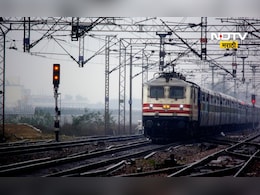 Mumbai Crime: पनवेलमधील डॉक्टर दांपत्यावर प्राणघातक हल्ला! दोघेही धावत्या ट्रेनमधून खाली पडले, पती गंभीर Mumbai Crime: पनवेलमधील डॉक्टर दांपत्यावर प्राणघातक हल्ला! दोघेही धावत्या ट्रेनमधून खाली पडले, पती गंभीर