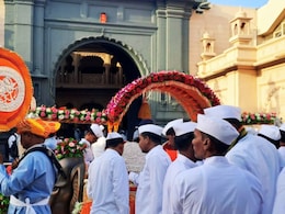 Ashadhi Wari 2025 : 700 वारकरी अन् 1275 किमीचा प्रवास; श्री संत गजानन महाराज पालखीचे पंढरपूरसाठी प्रस्थान Ashadhi Wari 2025 : 700 वारकरी अन् 1275 किमीचा प्रवास; श्री संत गजानन महाराज पालखीचे पंढरपूरसाठी प्रस्थान