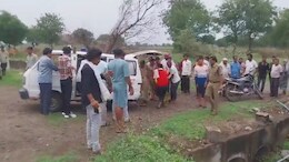 Road Accident : दर्दनाक सड़क हादसे से धार में कोहराम, मां-बेटे की मौके पर ही मौत और दो घायल