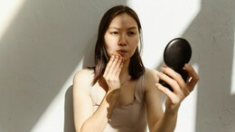 Chinese Firm Faces Backlash For Penalising Workers For Mirror Gazing, Snacking