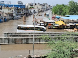 मानसून में घर और गाड़ी को हुआ नुकसान ? जानिए मॉनसून डैमेज पर क्या-क्या कवर करता है आपका इंश्योरेंस प्लान मानसून में घर और गाड़ी को हुआ नुकसान ? जानिए मॉनसून डैमेज पर क्या-क्या कवर करता है आपका इंश्योरेंस प्लान