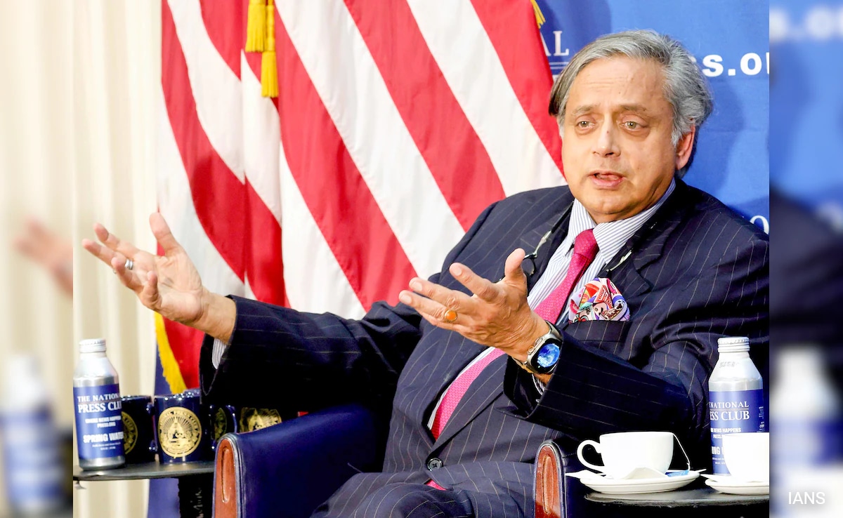 Ню Делхи Congress MP Shashi Tharoor who led a multi party