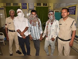 देह व्यापार के अड्डे पर पुलिस का छापा, तीन युवकों के साथ पकड़ी गईं लड़कियां