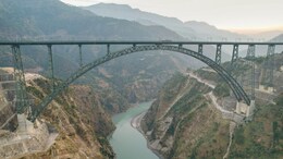कश्मीर की तरक्की का नया अध्याय लिखेगा चिनाब ब्रिज, आज इससे होकर गुजरेगी वंदे भारत ट्रेन