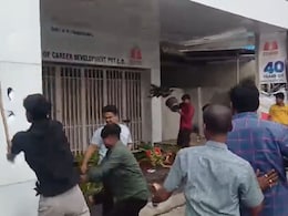 Ichalkaranji Shraddha Academy : कोचिंग सेंटरच्या बाथरूममध्ये विद्यार्थ्याचा मृतदेह, इजलकरंजीमध्ये खळबळ Ichalkaranji Shraddha Academy : कोचिंग सेंटरच्या बाथरूममध्ये विद्यार्थ्याचा मृतदेह, इजलकरंजीमध्ये खळबळ
