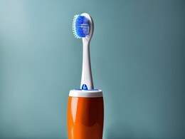 बाथरूम में फैले रहते हैं ब्रश, नहीं रहते साफ, तो ये Toothbrush Holder हो सकते हैं मददगार बाथरूम में फैले रहते हैं ब्रश, नहीं रहते साफ, तो ये Toothbrush Holder हो सकते हैं मददगार