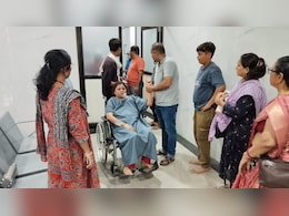 बड़वानी जिला पंचायत में चाकूबाजी, छुट्टी मांगने गए कंप्यूटर ऑपरेटर ने साथी महिला कर्मी पर किया हमला; हालत गंभीर बड़वानी जिला पंचायत में चाकूबाजी, छुट्टी मांगने गए कंप्यूटर ऑपरेटर ने साथी महिला कर्मी पर किया हमला; हालत गंभीर