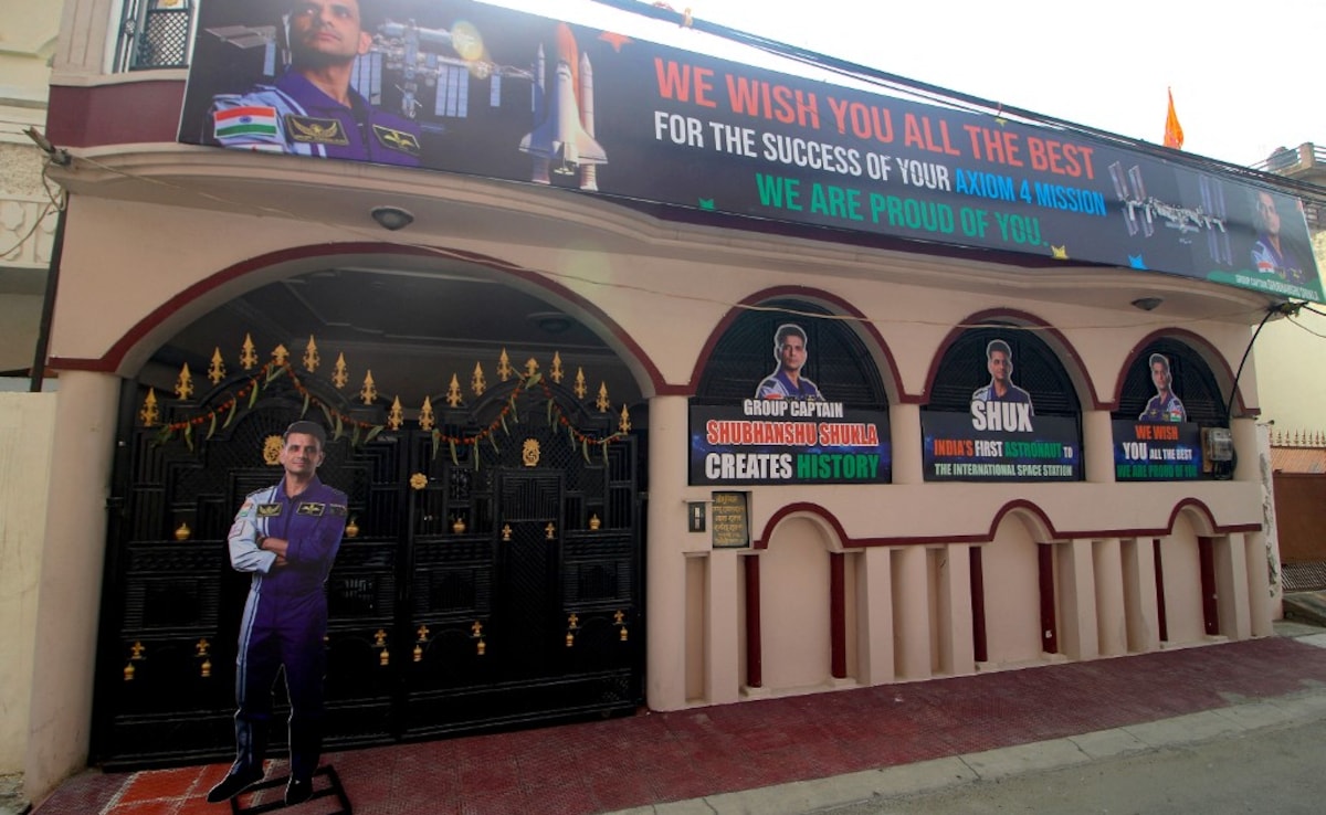 Born on October 10, 1985, in Lucknow, Shubhanshu Shukla completed his schooling from City Montessori School before joining the National Defence Academy. 