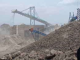 वनविभागाच्या परवानगीशिवाय चालणाऱ्या दगड खाणींमुळे आदिवासींच्या जमिनी संकटात? वाचा धक्कादायक रिपोर्ट