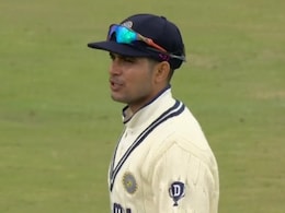 एक तरफ मोहम्मद, दूसरी तरफ कृष्णा... लाइव मैच में शुभमन गिल के बोल ने इंटरनेट पर मचाई खलबली एक तरफ मोहम्मद, दूसरी तरफ कृष्णा... लाइव मैच में शुभमन गिल के बोल ने इंटरनेट पर मचाई खलबली