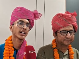 NEET Topper 2025 AIR 1:  हिंदी मीडियम वाले महेश केशवानी ने कैसे किया NEET में टॉप, खुद बताया कामयाबी का मंत्र NEET Topper 2025 AIR 1:  हिंदी मीडियम वाले महेश केशवानी ने कैसे किया NEET में टॉप, खुद बताया कामयाबी का मंत्र