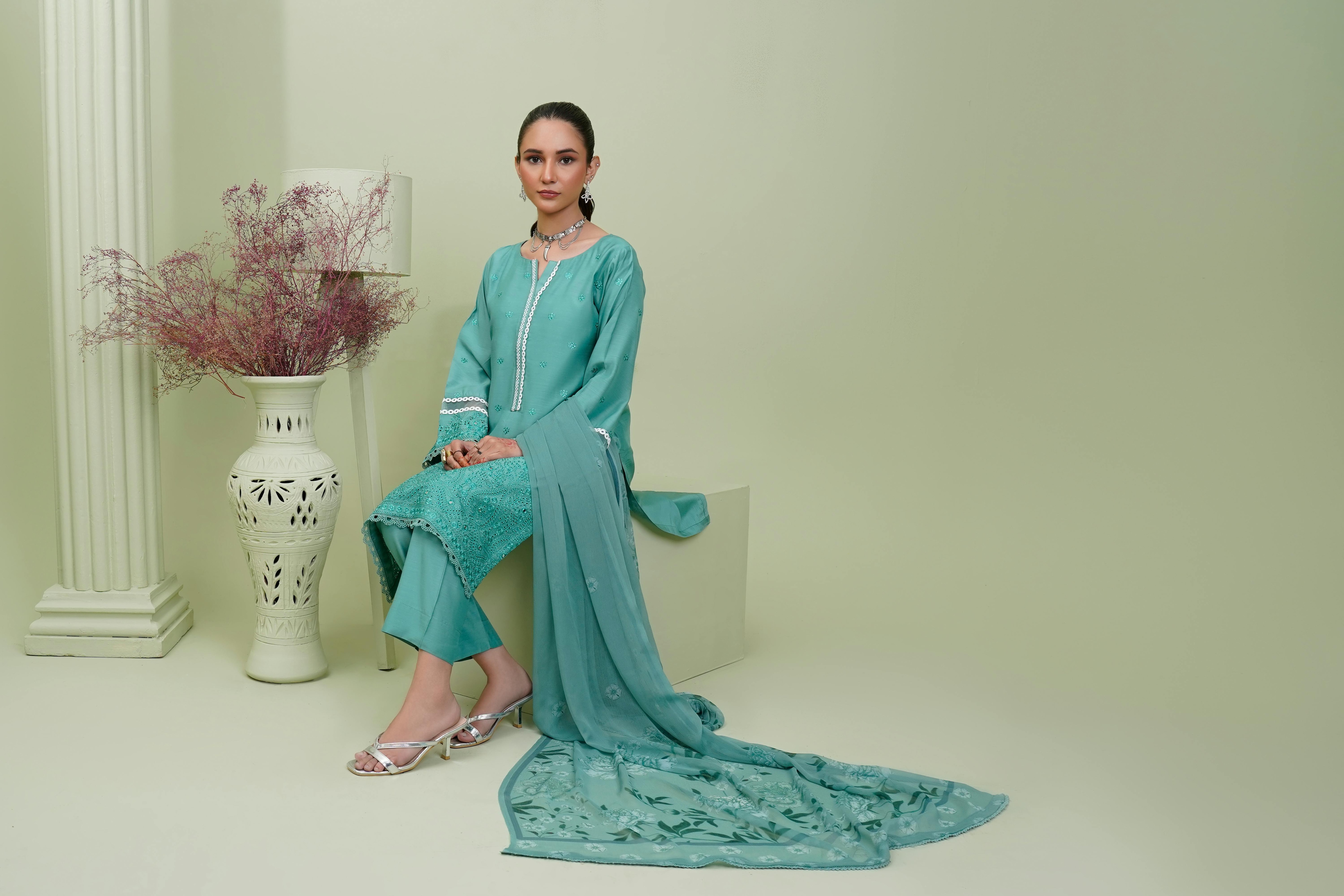 Linen vs Synthetic: The Best Fabric For Indian Weather And Smarter Living