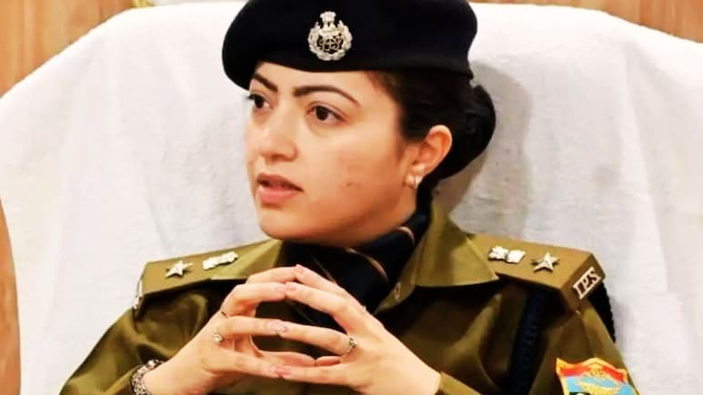 Rachita Juyal : जबरदस्त कामगिरी करणाऱ्या IPS रचिता जुयाल यांचा राजीनामा, नोकरीच्या 10 वर्षात VRS साठी अर्ज Rachita Juyal : जबरदस्त कामगिरी करणाऱ्या IPS रचिता जुयाल यांचा राजीनामा, नोकरीच्या 10 वर्षात VRS साठी अर्ज
