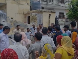 जयपुर: 40 साल पुराने मकान पर लग रहा मोबाइल टावर, स्कूल और हाई वोल्टेज लाइन के पास होने पर हंगामा