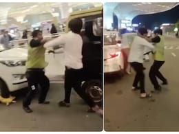मुंबई एयरपोर्ट पर जमकर चले लात-घूंसे, सुरक्षा गार्ड और टैक्सी चालक ने एक दूसरे को जमकर पीटा, देखें VIDEO मुंबई एयरपोर्ट पर जमकर चले लात-घूंसे, सुरक्षा गार्ड और टैक्सी चालक ने एक दूसरे को जमकर पीटा, देखें VIDEO