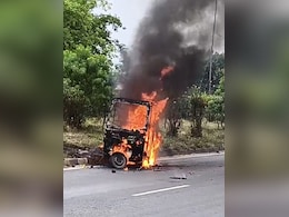 ऑटो की बैटरी में हुआ ब्लॉस्ट, जिंदा जल गई महिला, बिहार के मुजफ्फरपुर में आखिर हुआ क्या पढ़ें  ऑटो की बैटरी में हुआ ब्लॉस्ट, जिंदा जल गई महिला, बिहार के मुजफ्फरपुर में आखिर हुआ क्या पढ़ें