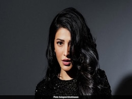 Shruti Haasan Shines Like The Night Sky In A Pre-Draped Glittery Saree Shruti Haasan Shines Like The Night Sky In A Pre-Draped Glittery Saree