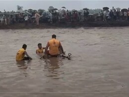 बांसवाड़ा: नदी के तेज बहाव में ट्रैक्टर सहित बहा युवक, 3 घंटे से रेस्क्यू जारी बांसवाड़ा: नदी के तेज बहाव में ट्रैक्टर सहित बहा युवक, 3 घंटे से रेस्क्यू जारी