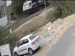 Rajasthan: ट्रेन आते देख रेलवे ट्रैक पर लेटा डॉक्टर, शव के हुए टुकड़े-टुकड़े; मकान के CCTV कैमरे में घटना कैद Rajasthan: ट्रेन आते देख रेलवे ट्रैक पर लेटा डॉक्टर, शव के हुए टुकड़े-टुकड़े; मकान के CCTV कैमरे में घटना कैद