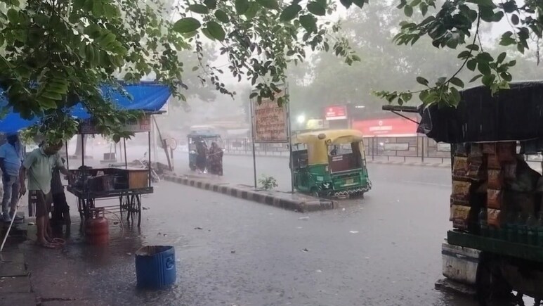 Rajasthan Weather: राजस्थान के कई जिलों में बारिश शुरू, लोगों को गर्मी से मिली राहत; मौसम विभाग ने जारी किया येलो अलर्ट Rajasthan Weather: राजस्थान के कई जिलों में बारिश शुरू, लोगों को गर्मी से मिली राहत; मौसम विभाग ने जारी किया येलो अलर्ट
