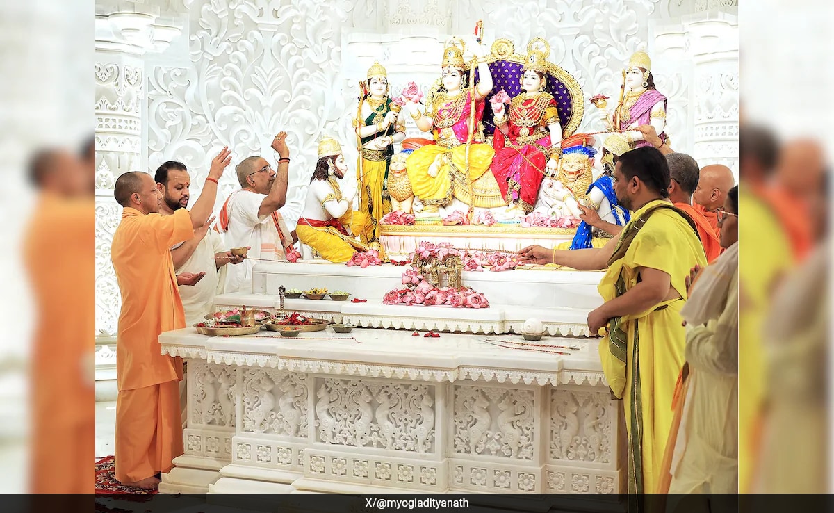 Айодхия Духовно заредена атмосфера обгърна Айодхия в четвъртък когато церемонията