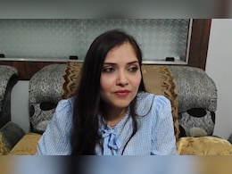 कतर में फंसी क्रू-मेंबर मनीषा घर लौटीं, परिजनों ने किया स्वागत, बोलीं- मिसाइल गिरने की आवाज से कांप गई थी रूह कतर में फंसी क्रू-मेंबर मनीषा घर लौटीं, परिजनों ने किया स्वागत, बोलीं- मिसाइल गिरने की आवाज से कांप गई थी रूह