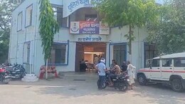 Sagar Accident: तेज रफ्तार ट्रक ने मचाई भारी तबाही, पहले ट्रैक्टर को मारी टक्कर... फिर दुकान में जा घुसा, सरपंच घायल