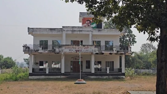 छत्तीसगढ़ में ED की कार्रवाई: कवासी लखमा और उनके बेटे की संपत्ति सहित कांग्रेस  कार्यालय को किया सीज | ED seizes Congress Bhawan along with property Kawasi  Lakhma in liquor ...