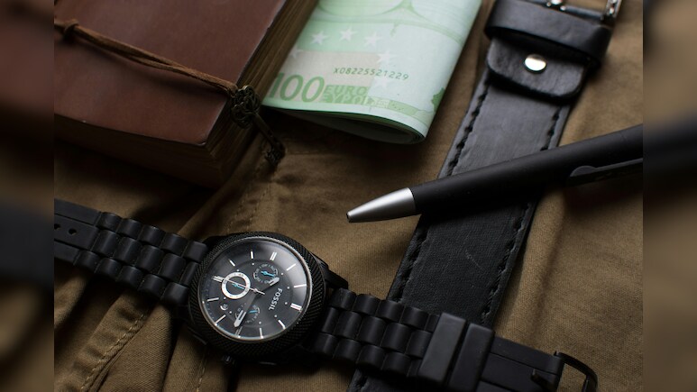 1000 रुपये से भी कम में खरीदें ये शानदार Men's Wallet & Belt Combo, कुछ के साथ Watch भी है शामिल 1000 रुपये से भी कम में खरीदें ये शानदार Men's Wallet & Belt Combo, कुछ के साथ Watch भी है शामिल