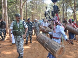 Sundarraj P: गांव ने माना नहीं था IPS बन गया, आज बस्तर में नक्सलियों के छक्के छुड़ा रहे ये अफसर, जानें इनकी कहानी 
