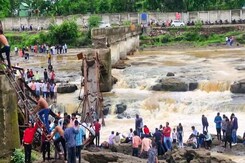 4 Killed In Maharashtra Bridge Collapse, PM Modi Speaks To Chief Minister 4 Killed In Maharashtra Bridge Collapse, PM Modi Speaks To Chief Minister